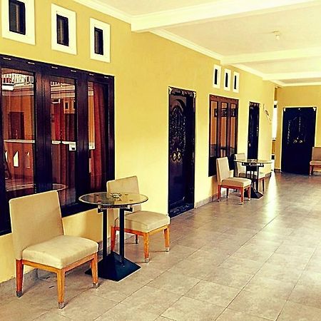 Hotel Sentral Булеленг Экстерьер фото